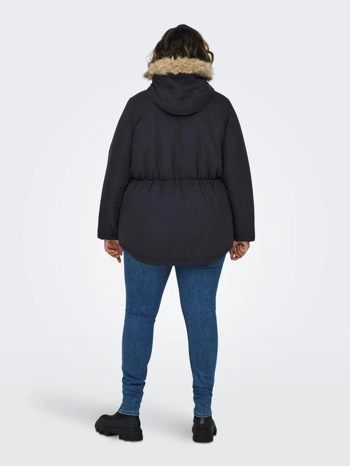 Parka curvy con cappuccio